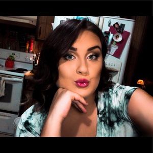 Meet your Posher, Carlee